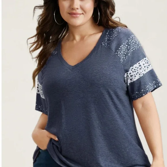 BloomChic Blue Ditsy Floral Colorblock Contrast Raglan Sleeve - Picture 5 of 6